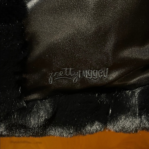 Pretty Rugged Faux Fur Jacket - Picture 9 of 10